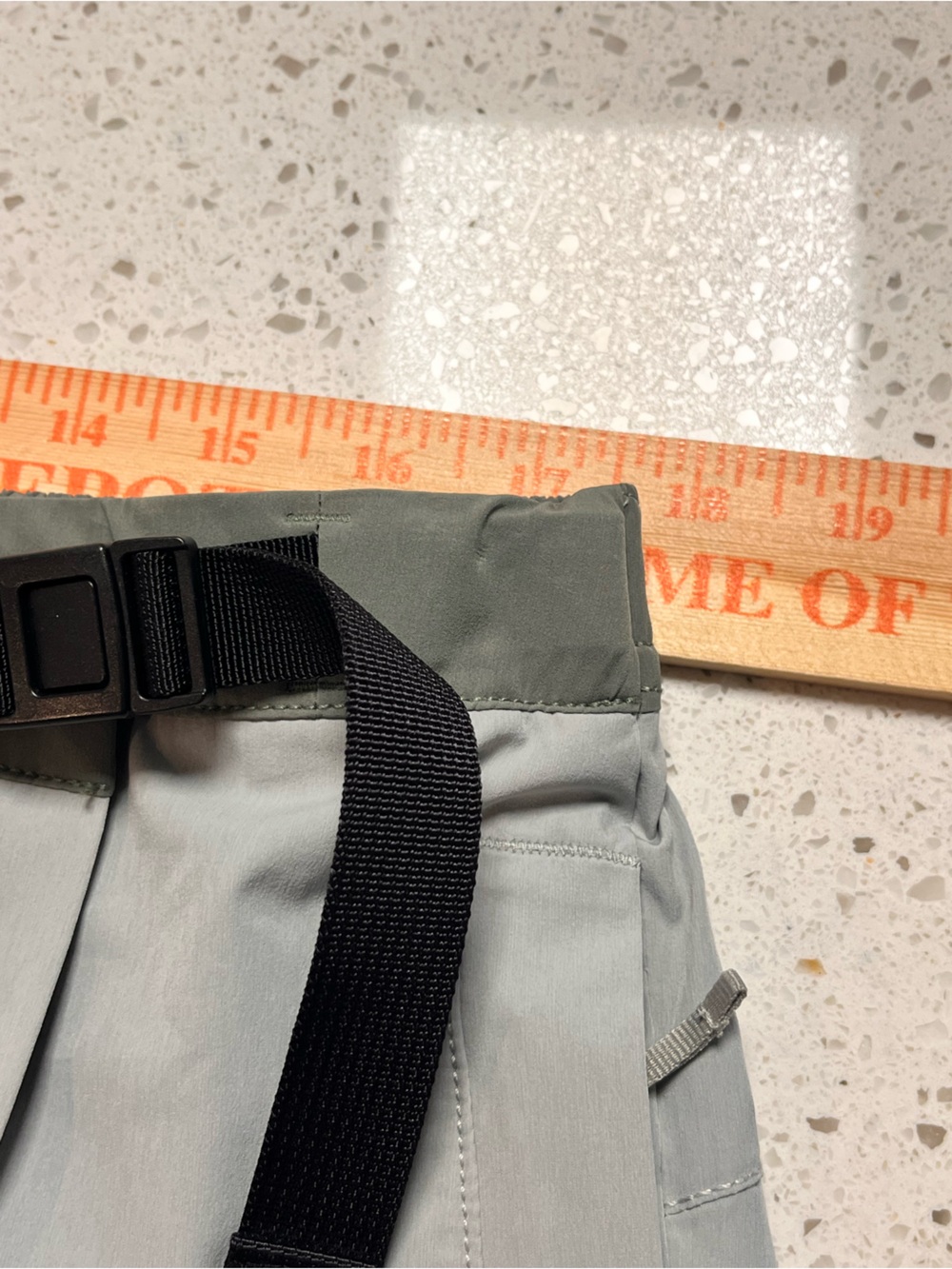 The North Face Women's Skort in Light Gray with Cargo Pocket - Picture 10 of 12